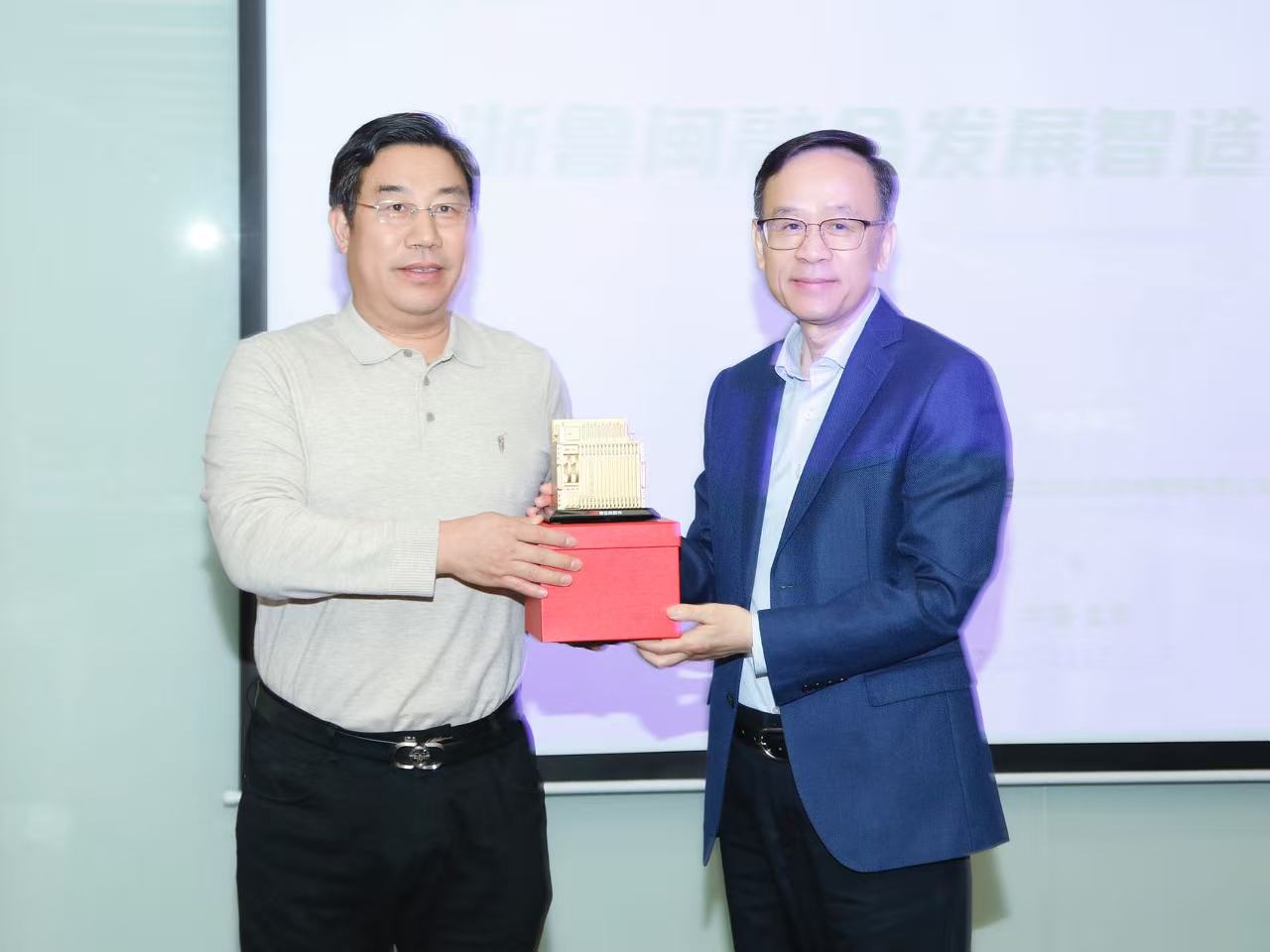 b37742c700bb20ab4e15a06951f64f99.jpg b37742c700bb20ab4e15a06951f64f99.jpg